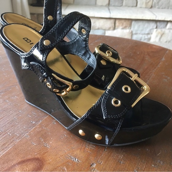 Bakers Black Patent Platform Wedge Gold Buckle Strap Sandals, Size 8 - Picture 2 of 12